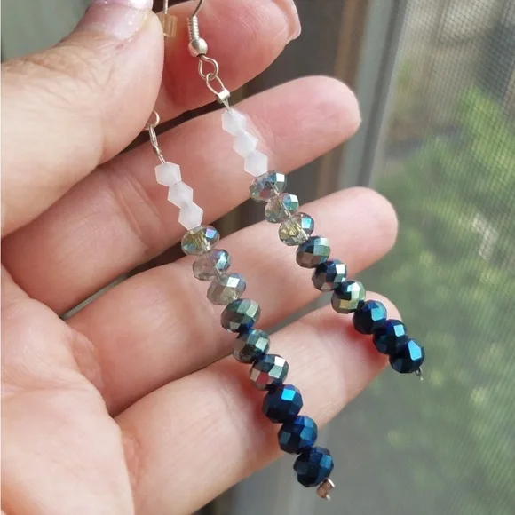 Swarovski Elements Linear Ombre Earrings Blue White Alabaster NEW - Picture 6 of 12